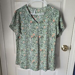 Floral Print V-Neck Blouse in Green